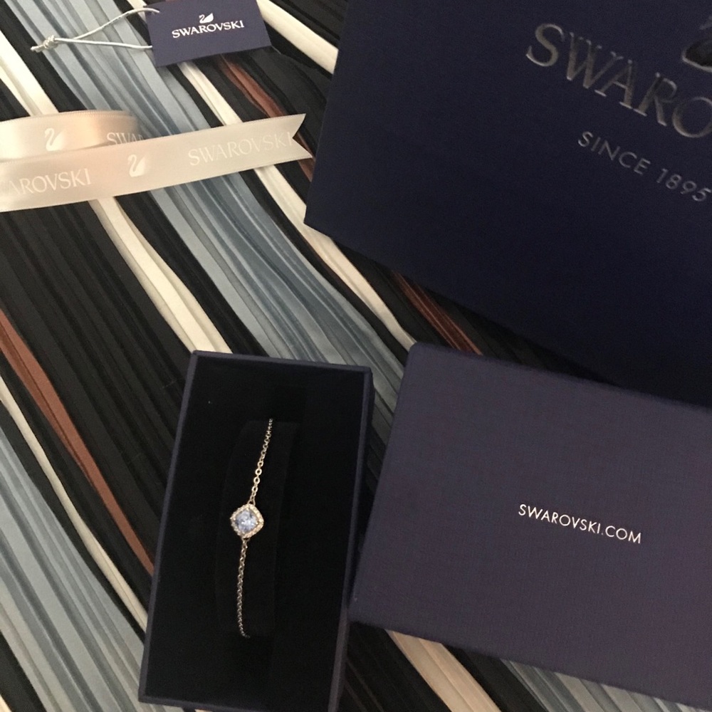 SWAROVSKI BRACELET BLUE CUSHION.